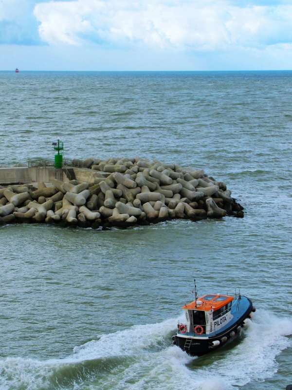 Bateau semi-rigide 2025 : caractéristiques et modèles à découvrir