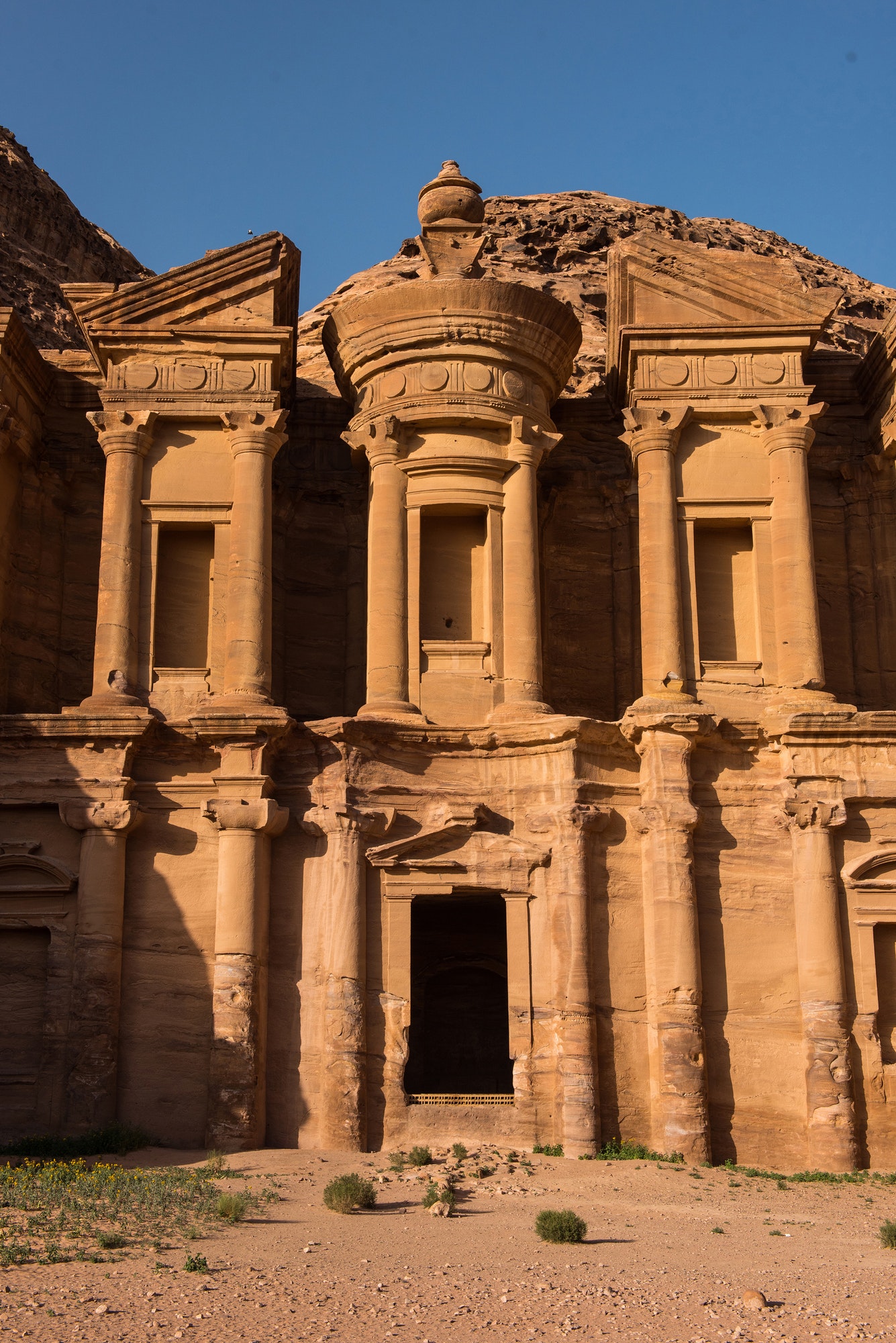 Petra merveille du monde : joyau antique des nabatéens au cœur du désert jordanien